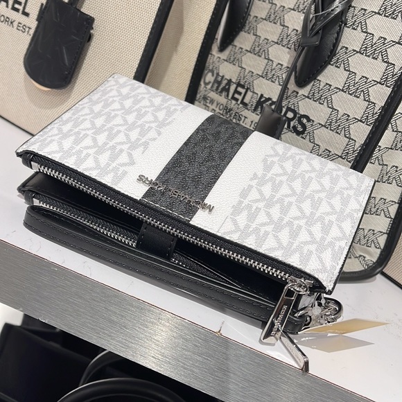 Michael Kors Jaycee Large Zip Pocket Backpack & LG DOUBLE ZIP WRISTLET - Picture 15 of 16